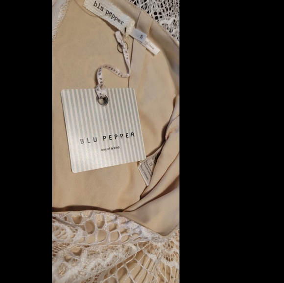 NWT Blu Pepper Lace Skirt - Picture 3 of 3